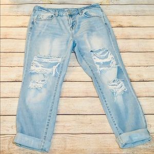 GENTLY USED Refuge Ripped Mom Jeans